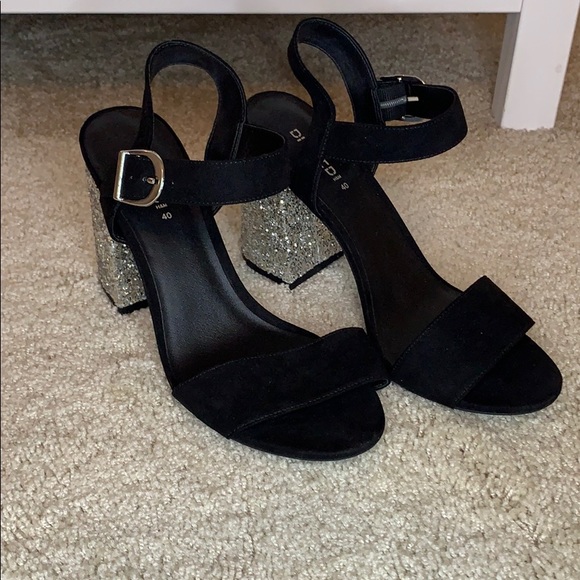 Divided Shoes - Divided black wedges with sequin heels